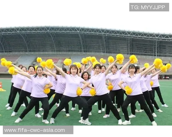 电子科技大学足球队奋勇拼搏展现青春风采助力校园文化建设与团结精神