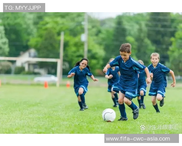 足球圈内的葡桃传奇:从绿茵场到生活中的甜蜜故事 足球圈内的葡桃传奇:从绿茵场到生活中的甜蜜故事
